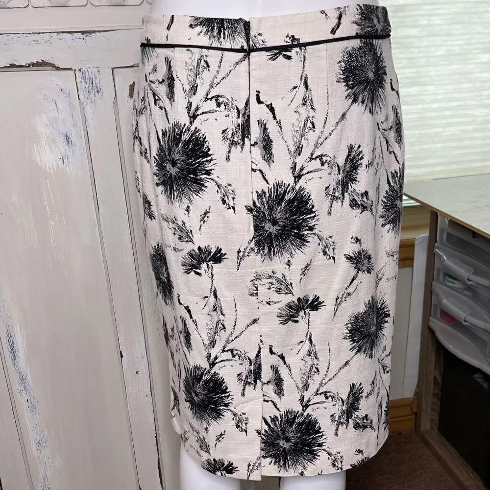 Halogen White with Black Floral Print Pencil Skirt